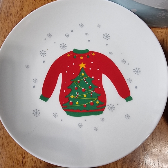 Set Of 4 Christmas Ugly Sweater Plates 8" - Picture 3 of 6